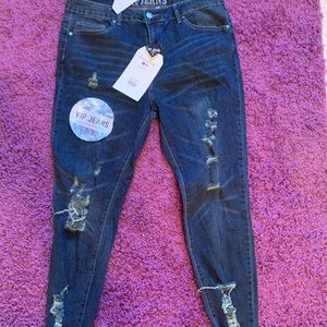 dark washed ripped jeans !